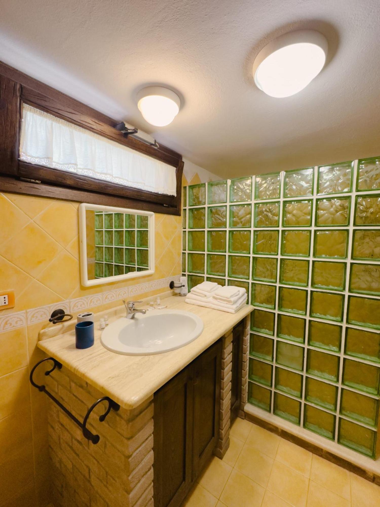 La Botte E Il Vino Rooms Capoterra Phòng bức ảnh